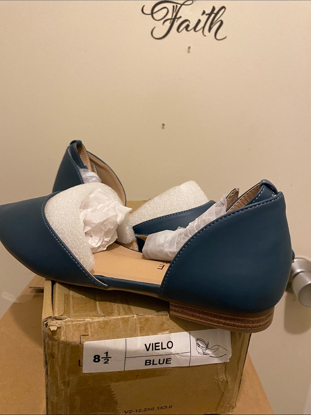 Journee Collection Vielo Blue D'Orsay Flats. 8.5